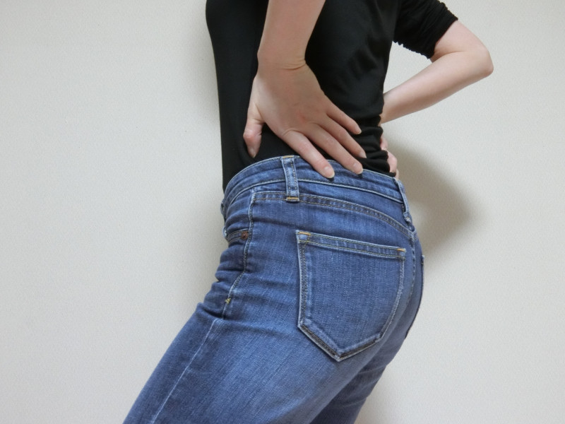反り腰の女性