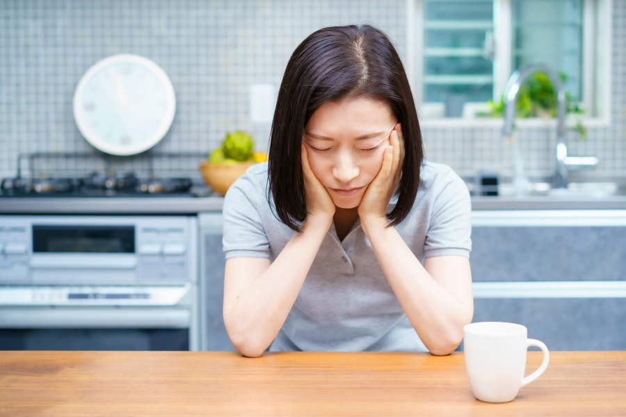 体調の悪い女性
