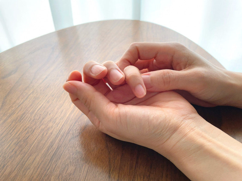 関節リウマチに悩む女性